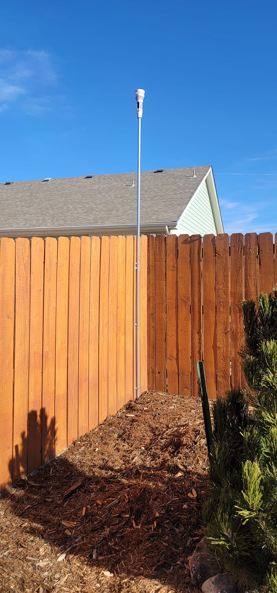 fence pole mount 1.jpg